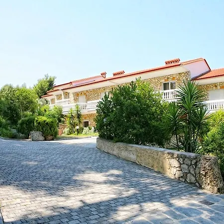 Chrouso Aparthotel 4*