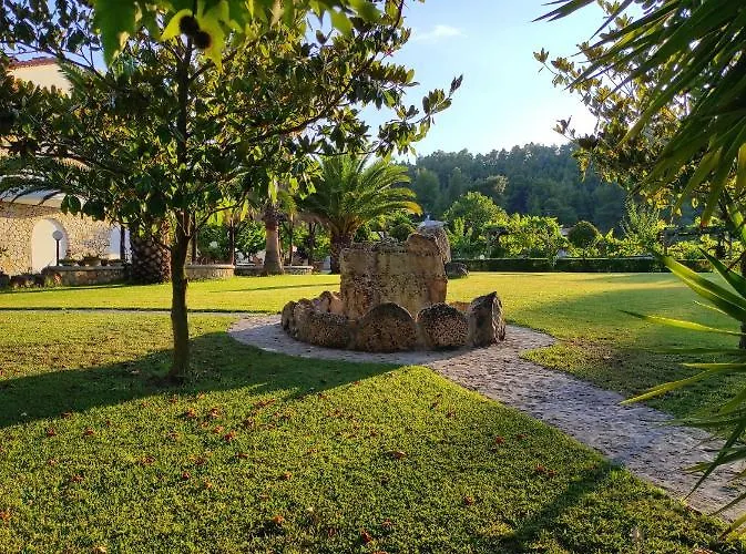Chrouso Apartahotel