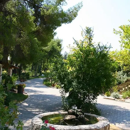 Chrouso Apartahotel